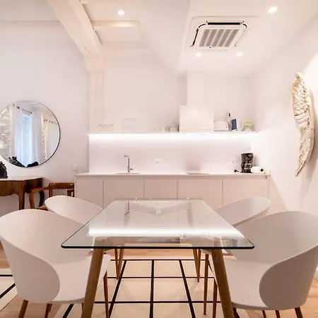 Newly Opened Central Suites! By Santiago * サン・セバスティアン